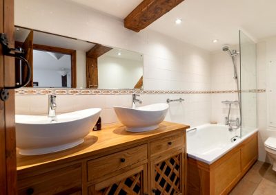 Luxury holiday cottage with 4 bathrooms in Wales | Cae Madog Barn