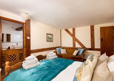 Holiday accommodation with en-suite bathroom in Wales | Cae Madog Barn